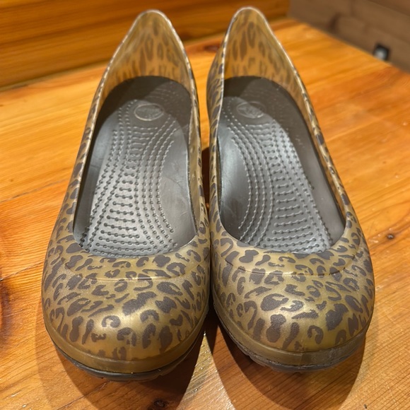 Crocs Leopard Wedges - Picture 2 of 5